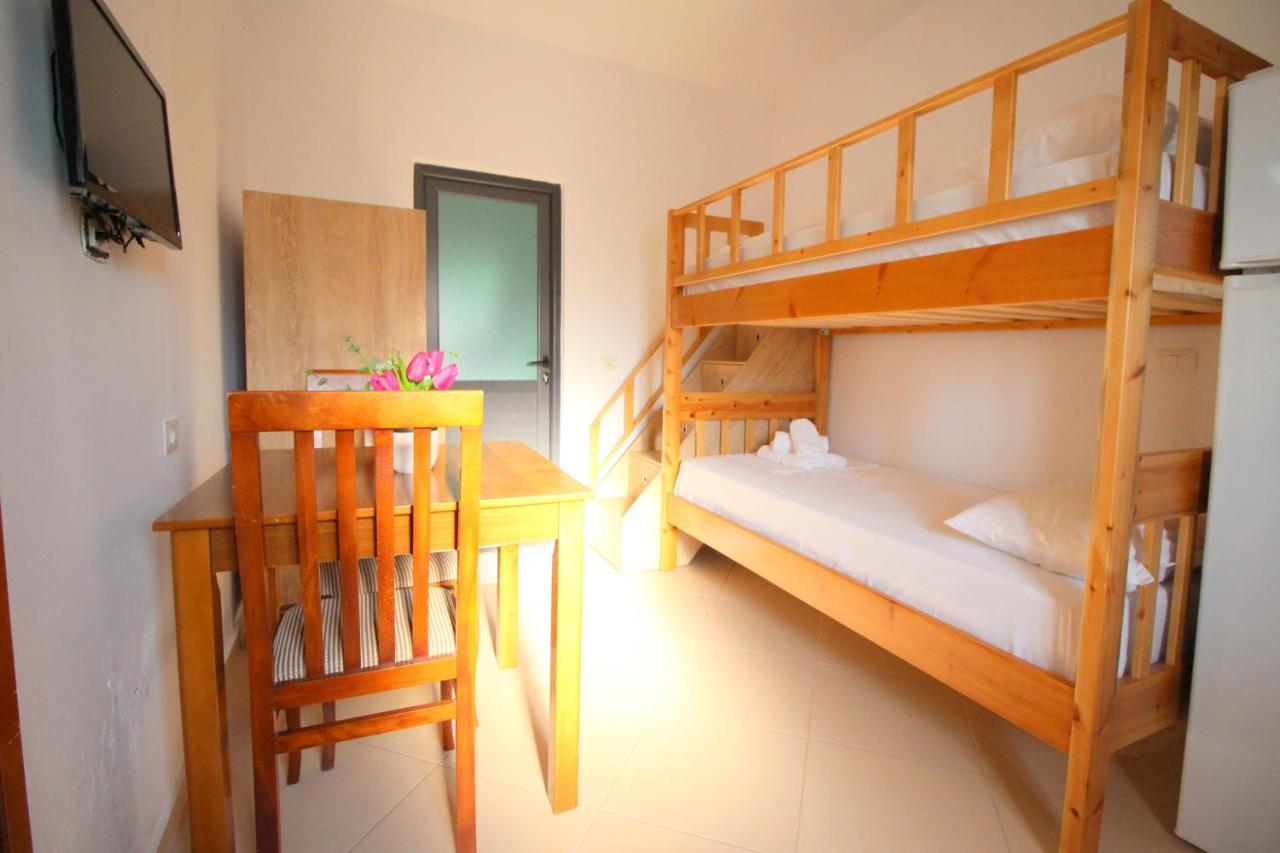Emerald Inn Ксамил Екстериор снимка